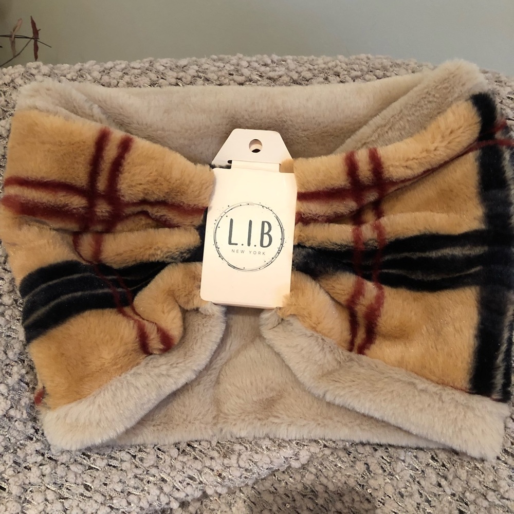 Beautiful plaid infinity/cowl scarf by L. I. B. New York